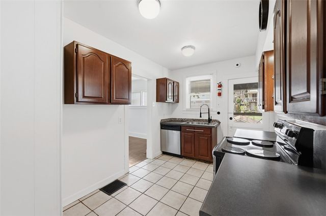 109 Clairtonica St, Crafton Heights, PA 15205