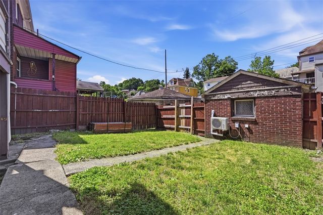 109 Clairtonica St, Crafton Heights, PA 15205