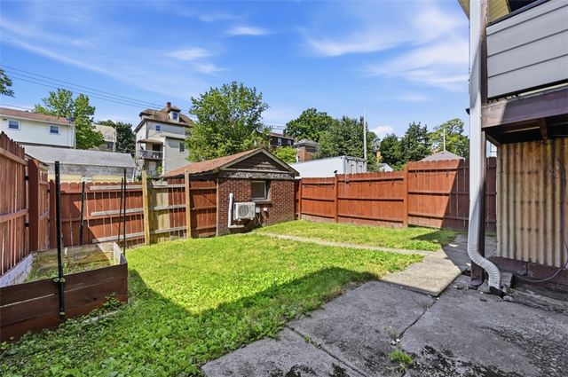 109 Clairtonica St, Crafton Heights, PA 15205