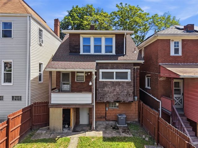 109 Clairtonica St, Crafton Heights, PA 15205