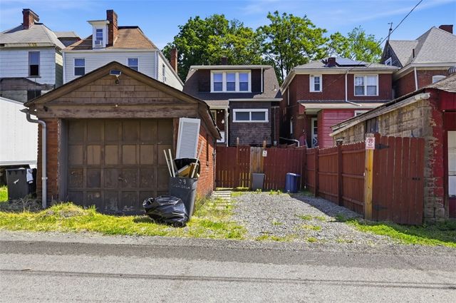 109 Clairtonica St, Crafton Heights, PA 15205