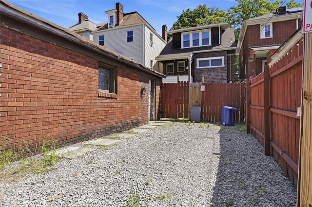 109 Clairtonica St, Crafton Heights, PA 15205
