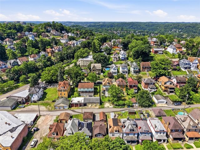 109 Clairtonica St, Crafton Heights, PA 15205