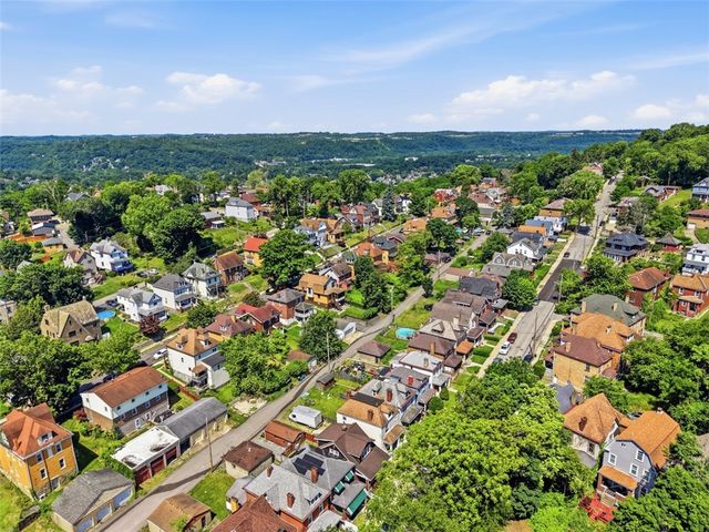 109 Clairtonica St, Crafton Heights, PA 15205
