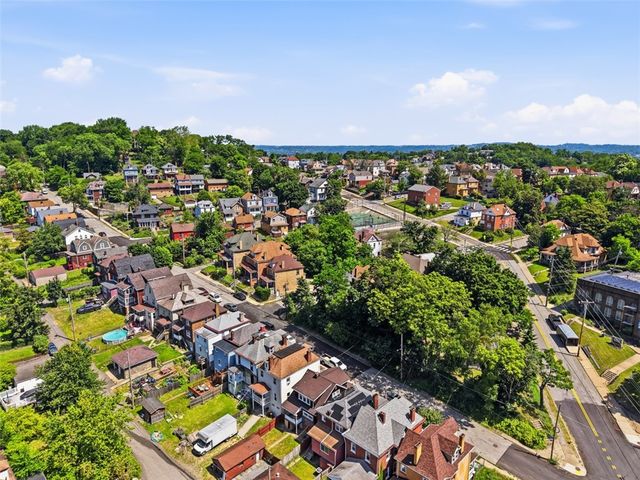 109 Clairtonica St, Crafton Heights, PA 15205