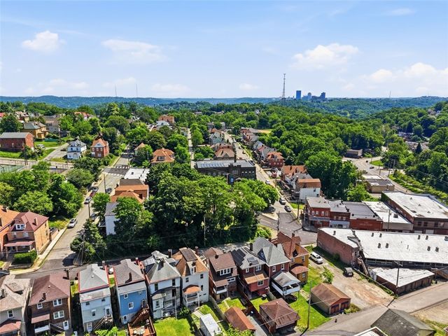 109 Clairtonica St, Crafton Heights, PA 15205