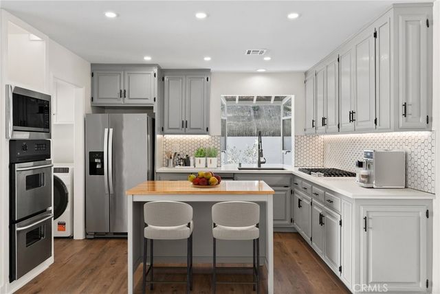 7009 Scarborough Peak, West Hills, CA 91307