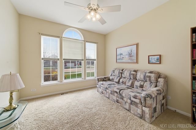 4211 Whitehall Lane, Algonquin, IL 60102