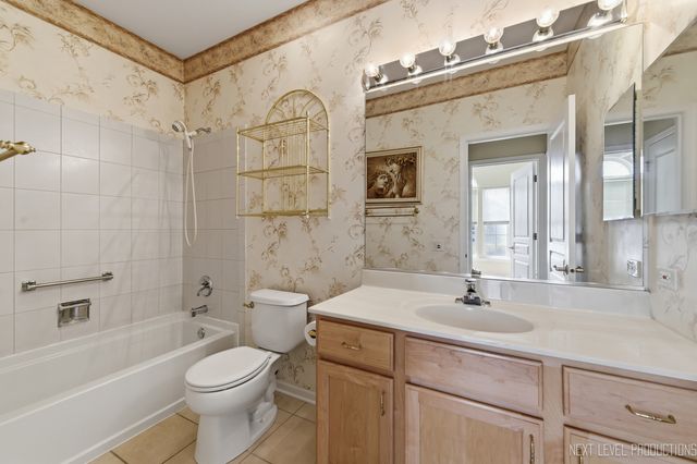 4211 Whitehall Lane, Algonquin, IL 60102