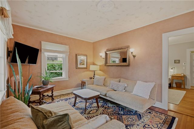 30 Boulevard, Middletown, RI 02842