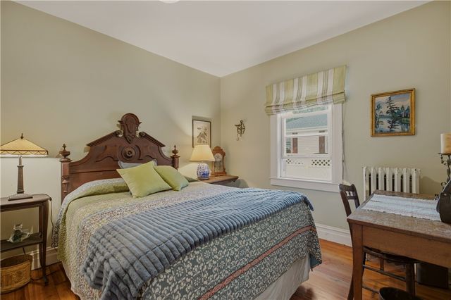 30 Boulevard, Middletown, RI 02842