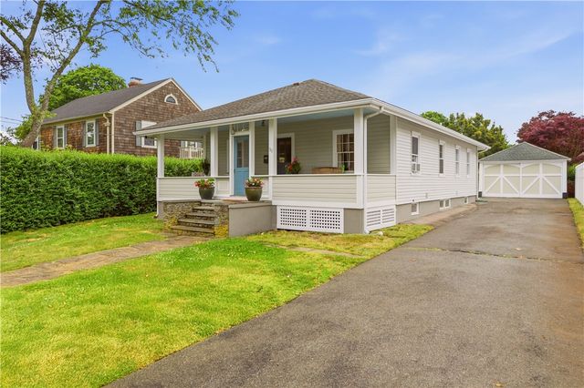 30 Boulevard, Middletown, RI 02842