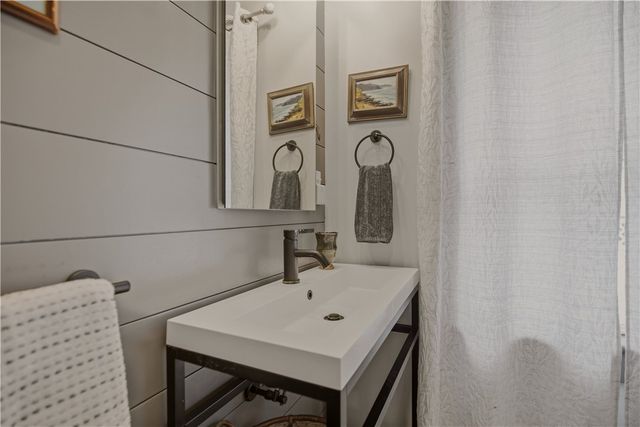 30 Boulevard, Middletown, RI 02842