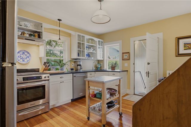 30 Boulevard, Middletown, RI 02842