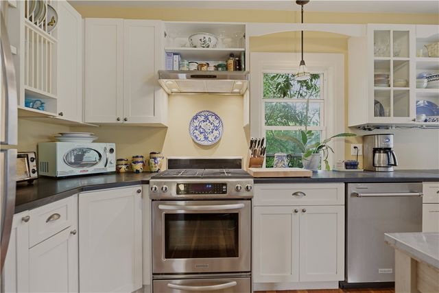 30 Boulevard, Middletown, RI 02842