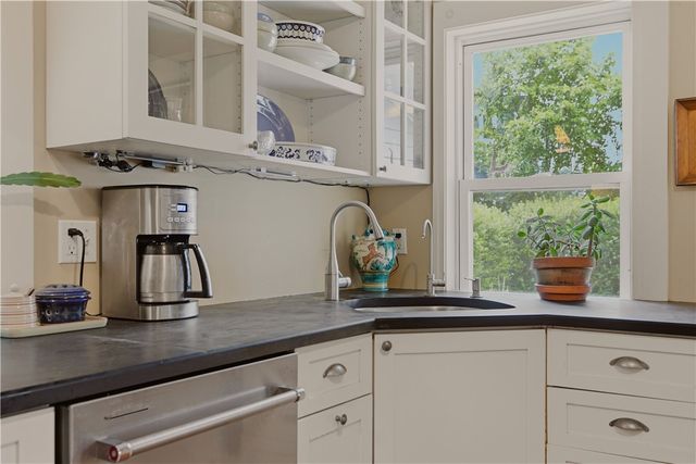 30 Boulevard, Middletown, RI 02842