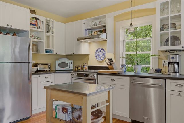 30 Boulevard, Middletown, RI 02842