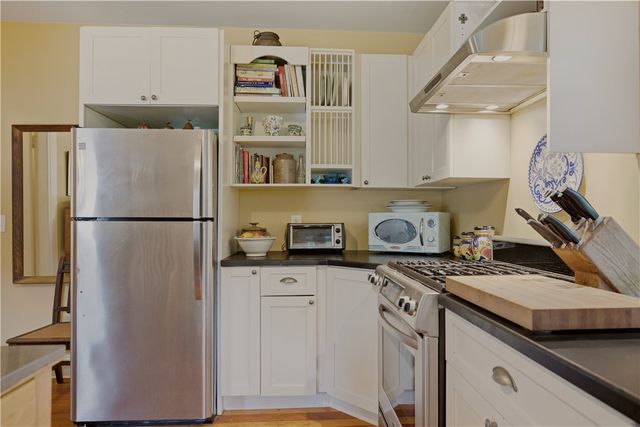 30 Boulevard, Middletown, RI 02842
