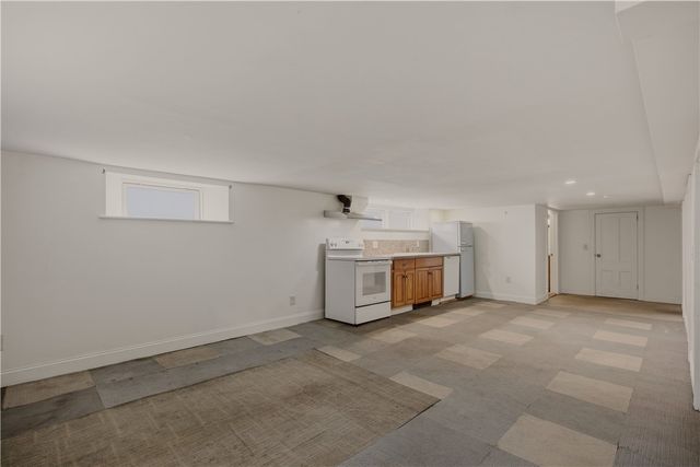 30 Boulevard, Middletown, RI 02842