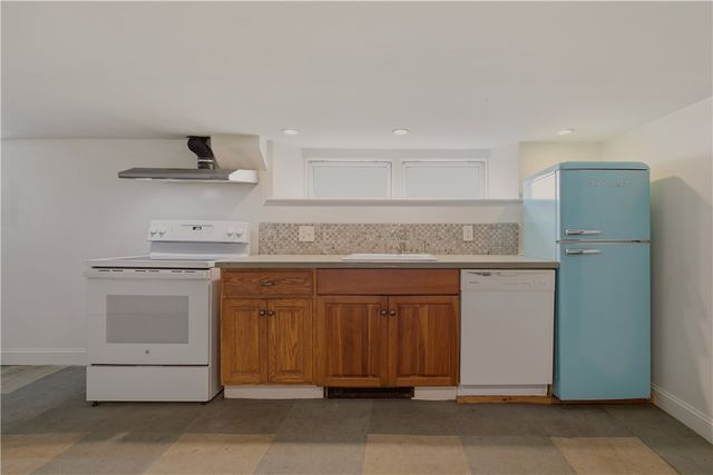 30 Boulevard, Middletown, RI 02842