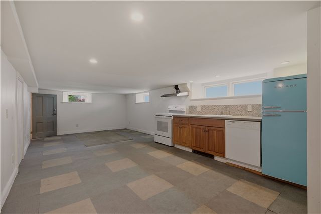 30 Boulevard, Middletown, RI 02842