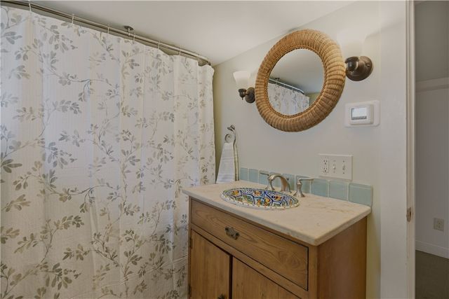 30 Boulevard, Middletown, RI 02842
