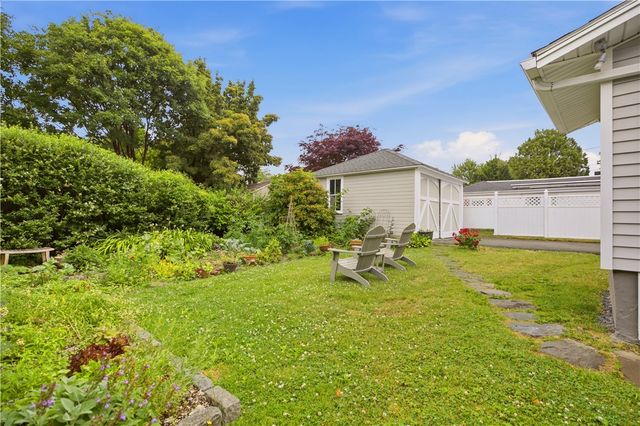 30 Boulevard, Middletown, RI 02842