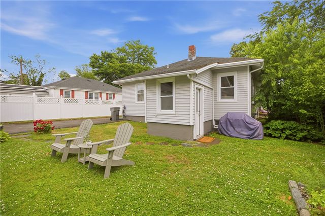 30 Boulevard, Middletown, RI 02842