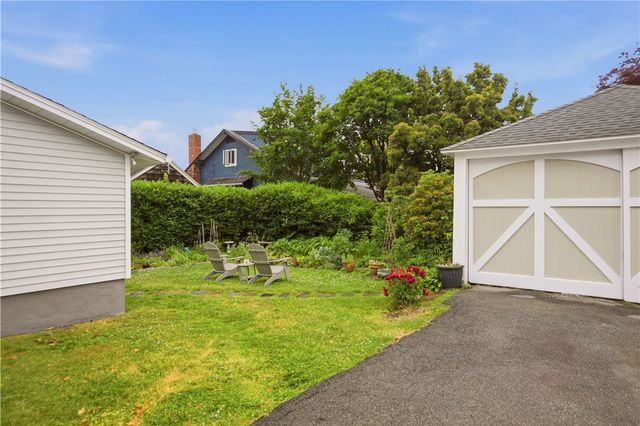 30 Boulevard, Middletown, RI 02842