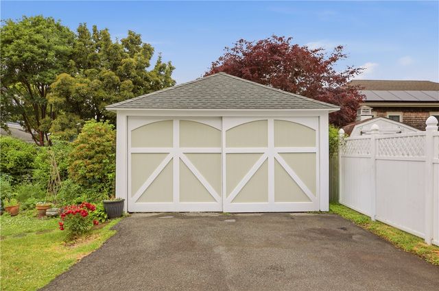 30 Boulevard, Middletown, RI 02842