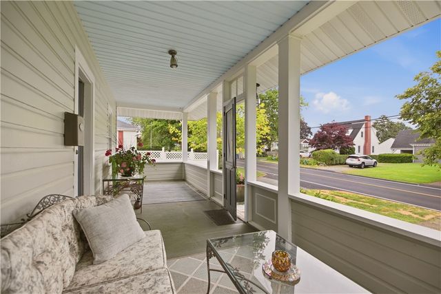 30 Boulevard, Middletown, RI 02842