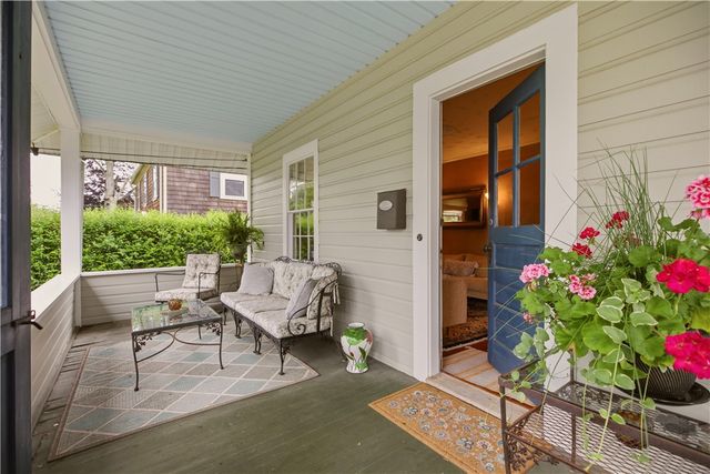 30 Boulevard, Middletown, RI 02842