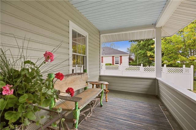 30 Boulevard, Middletown, RI 02842