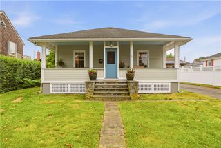 30 Boulevard, Middletown, RI 02842