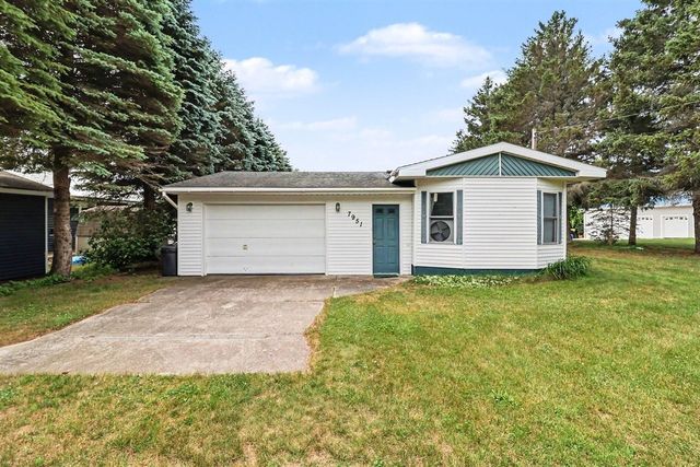 7951 W Village Road, Mears, MI 49436