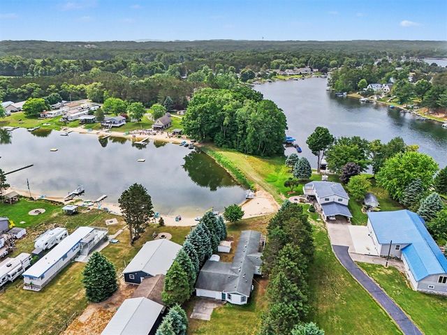 7951 W Village Road, Mears, MI 49436