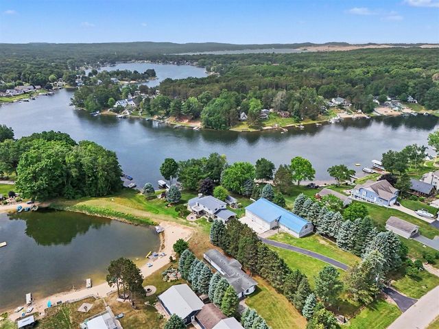 7951 W Village Road, Mears, MI 49436