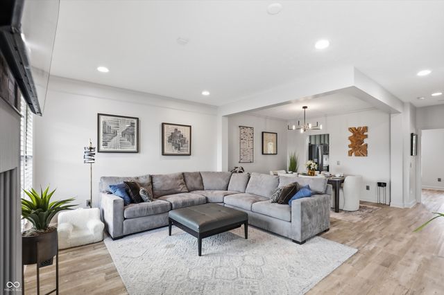835 Ivy Lane, Carmel, IN 46032