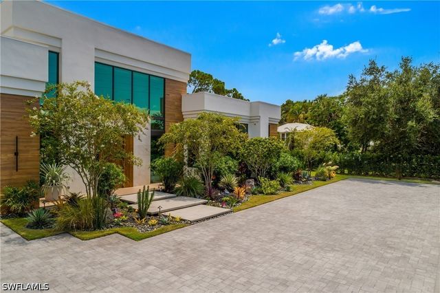 6616 Trail BLVD, Naples, FL 34108