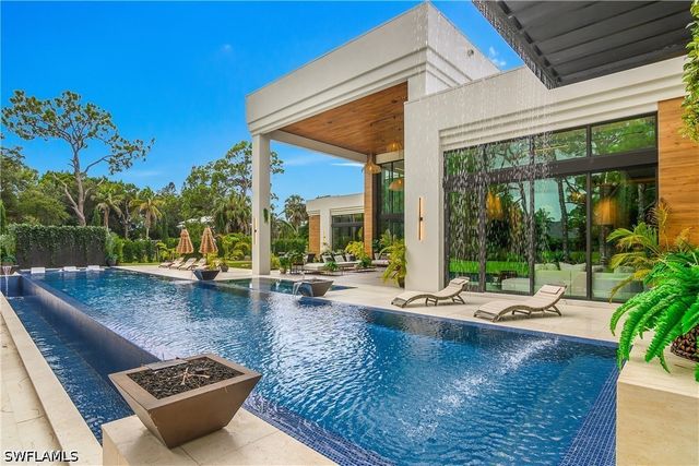 6616 Trail BLVD, Naples, FL 34108