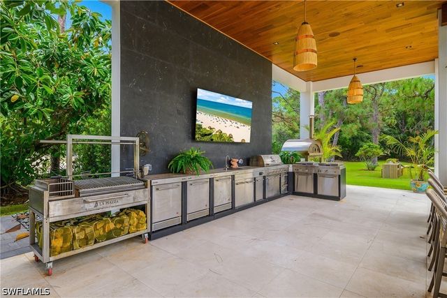6616 Trail BLVD, Naples, FL 34108