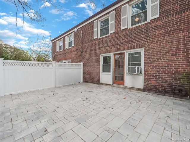 82-86 Parsons Boulevard 110A, Jamaica, NY 11432