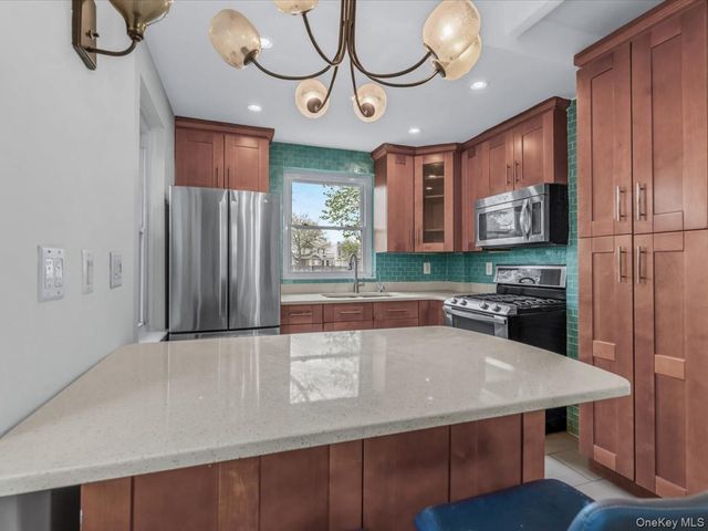 82-86 Parsons Boulevard 110A, Jamaica, NY 11432