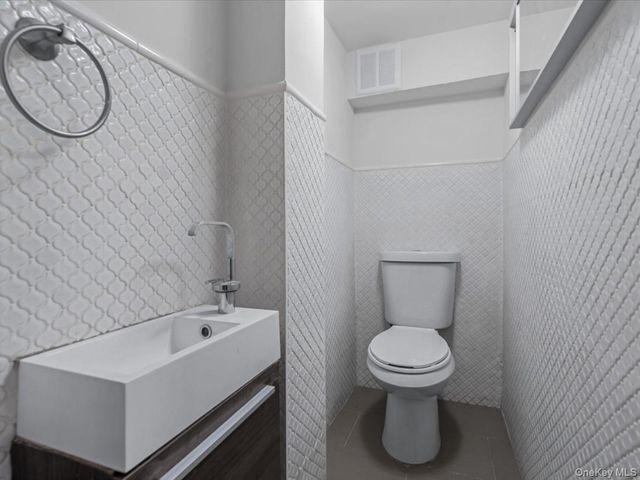 82-86 Parsons Boulevard 110A, Jamaica, NY 11432