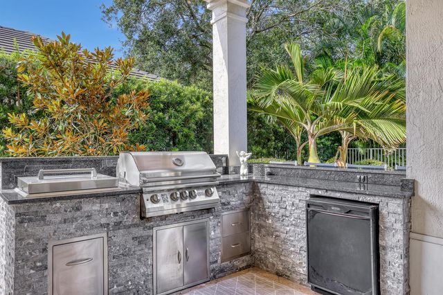 8541 Butler Greenwood Drive, Royal Palm Beach, FL 33411