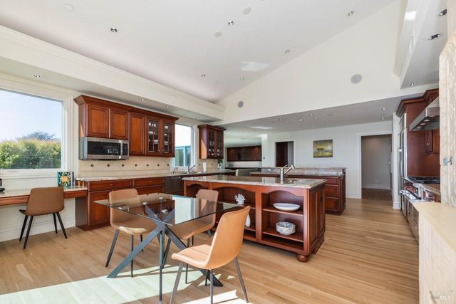 9 Francisco Vista Ct, Tiburon, CA 94920