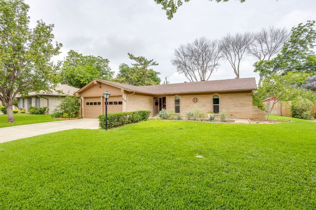 7517 Overhill Road, Fort Worth, TX 76116