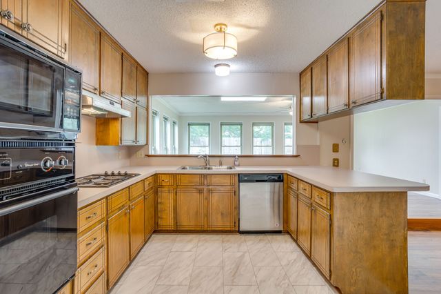 7517 Overhill Road, Fort Worth, TX 76116