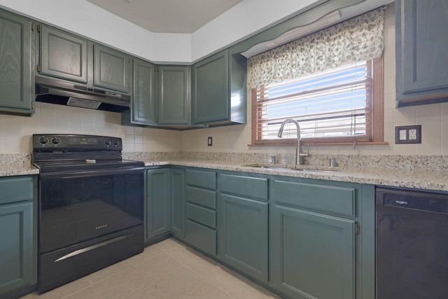 1615 17th AVENUE, Kenosha, WI 53140