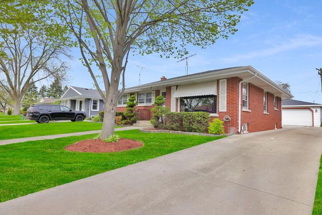 1615 17th AVENUE, Kenosha, WI 53140